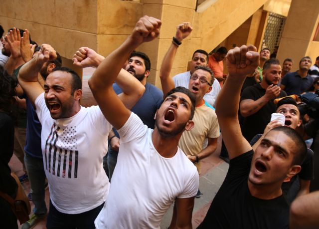 «Κρίση των σκουπιδιών»: Κατάληψη ακτιβιστών σε υπουργείο στον Λίβανο